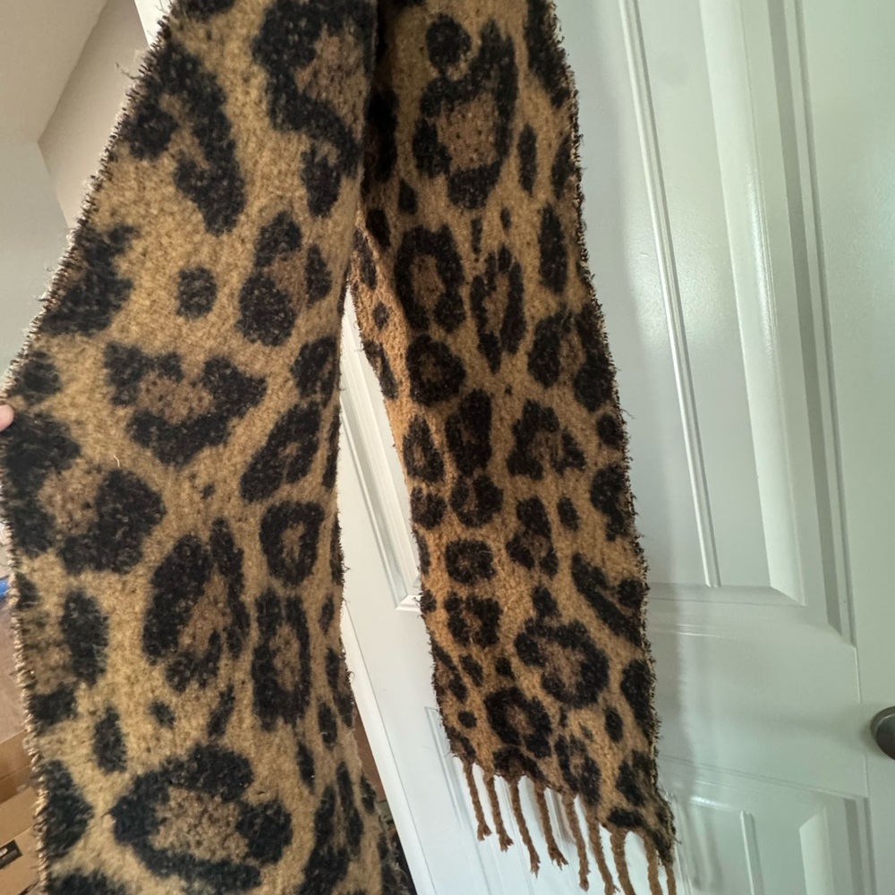 Leopard Print Fuzzy Scarf - Black & Tan